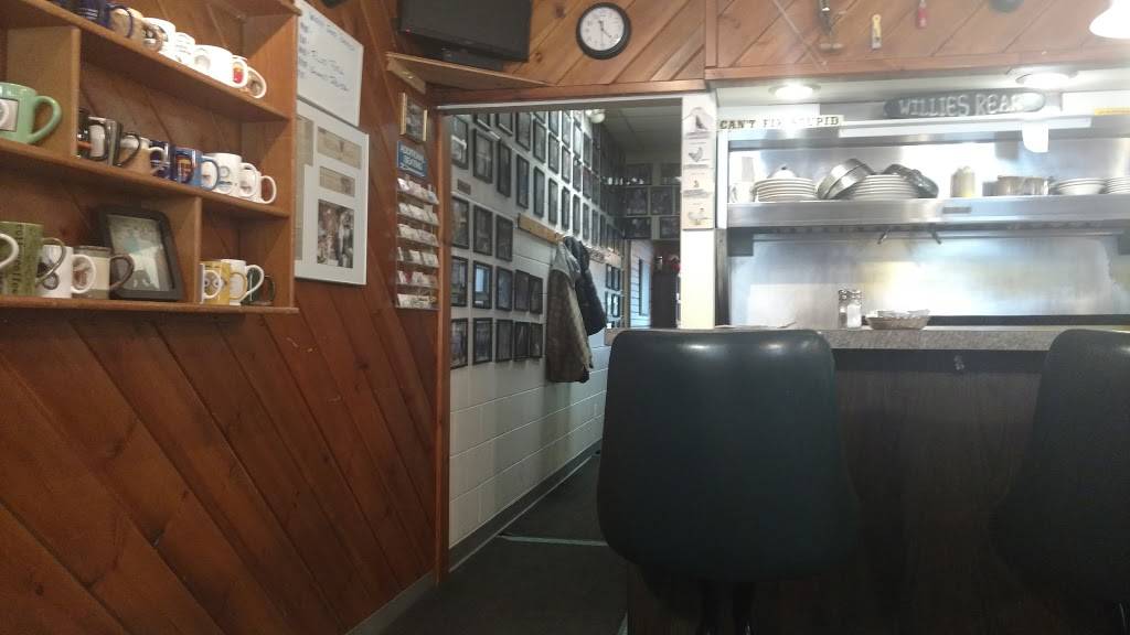 Willies Rear | restaurant | 1315 W South Airport Rd, Traverse City, MI 49686, USA | 2314215506 OR +1 231-421-5506