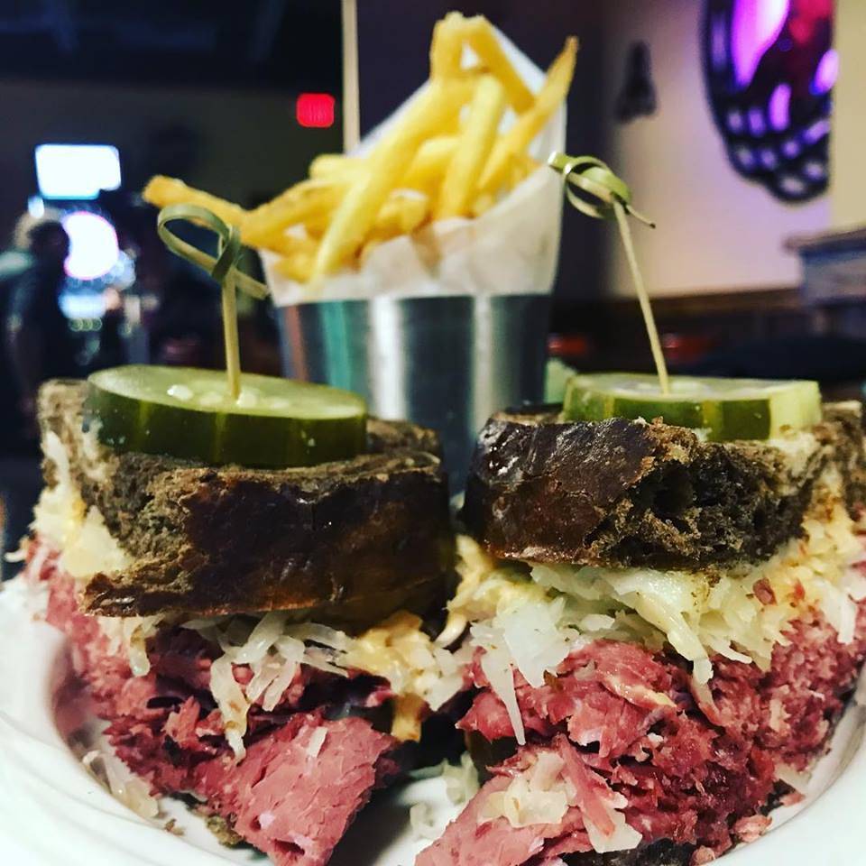 McGinntys Irish Pub | restaurant | 5406 Hansel Ave, Orlando, FL 32809, USA | 4077048828 OR +1 407-704-8828