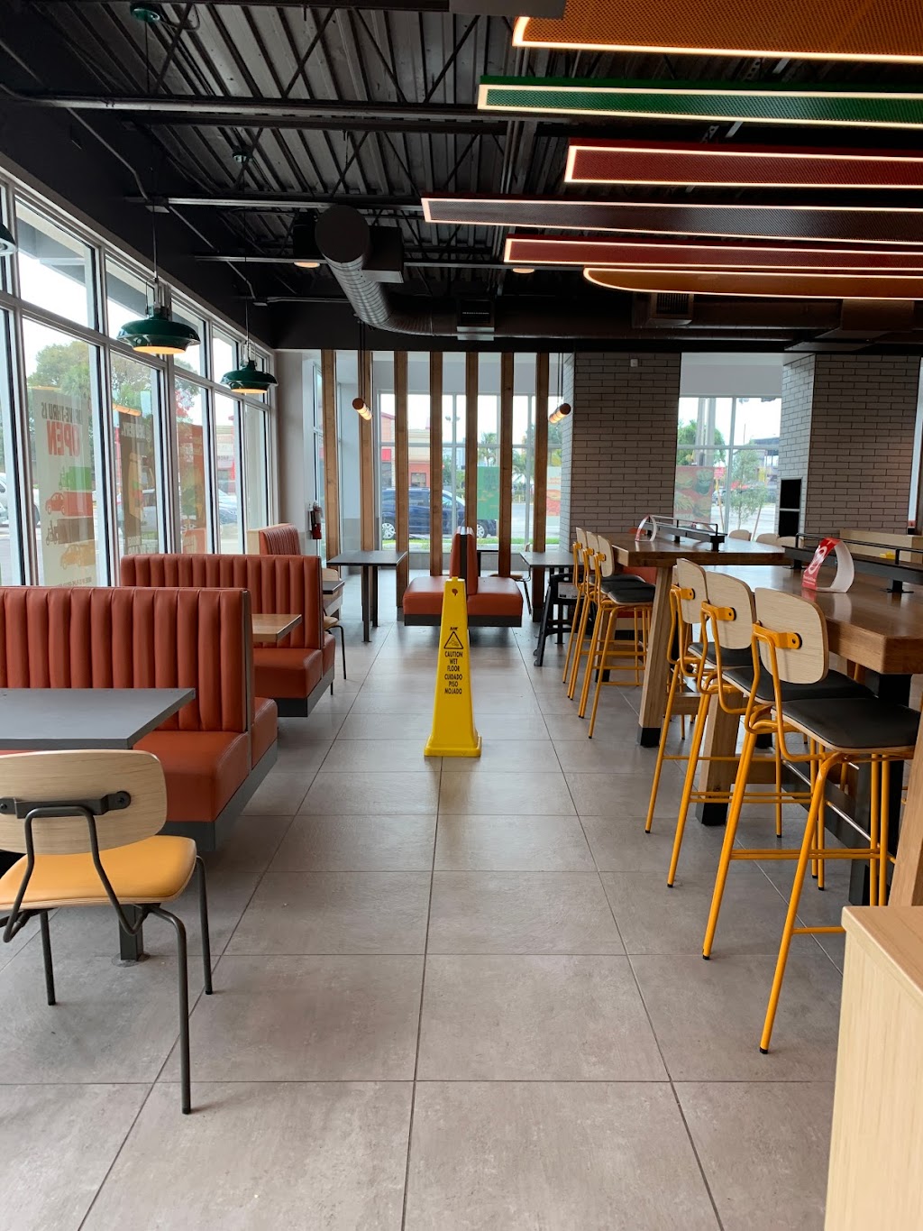 Burger King | restaurant | 701 NW 37th Ave, Miami, FL 33125, USA | 3056423091 OR +1 305-642-3091