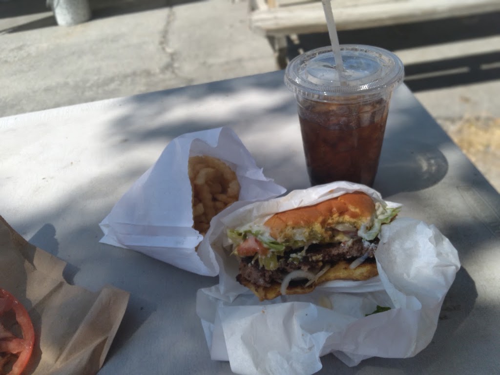 Yvonnes Hot Dogs | restaurant | 135 Main St, Fernley, NV 89408, USA | 7753750489 OR +1 775-375-0489