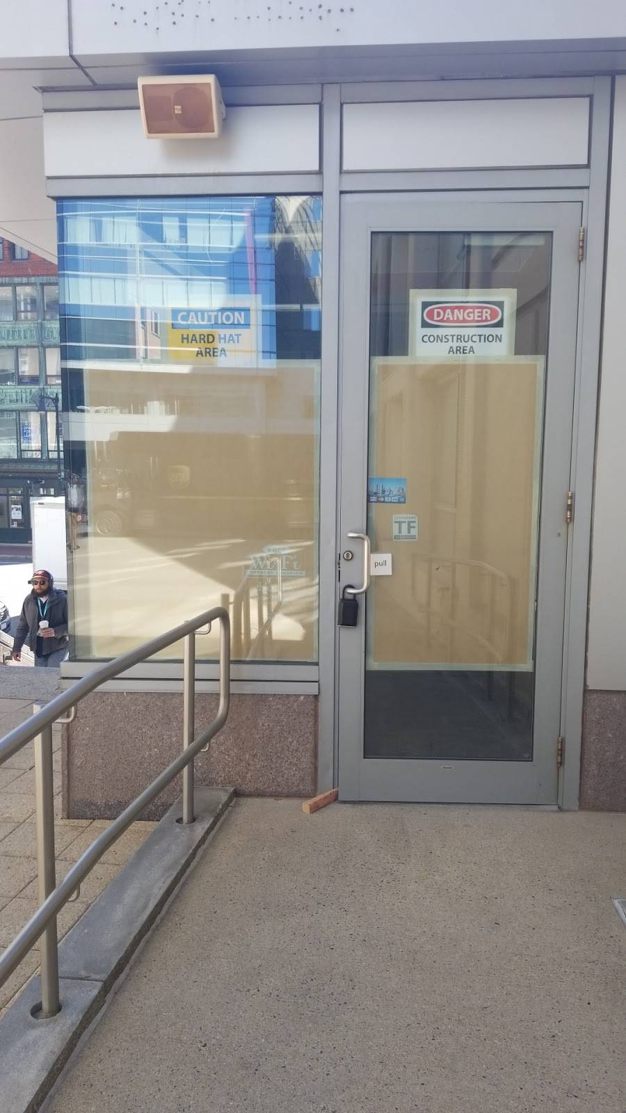 Au Bon Pain | bakery | Charles River Plaza, 209 Cambridge St, Boston, MA 02114, USA | 6177231278 OR +1 617-723-1278