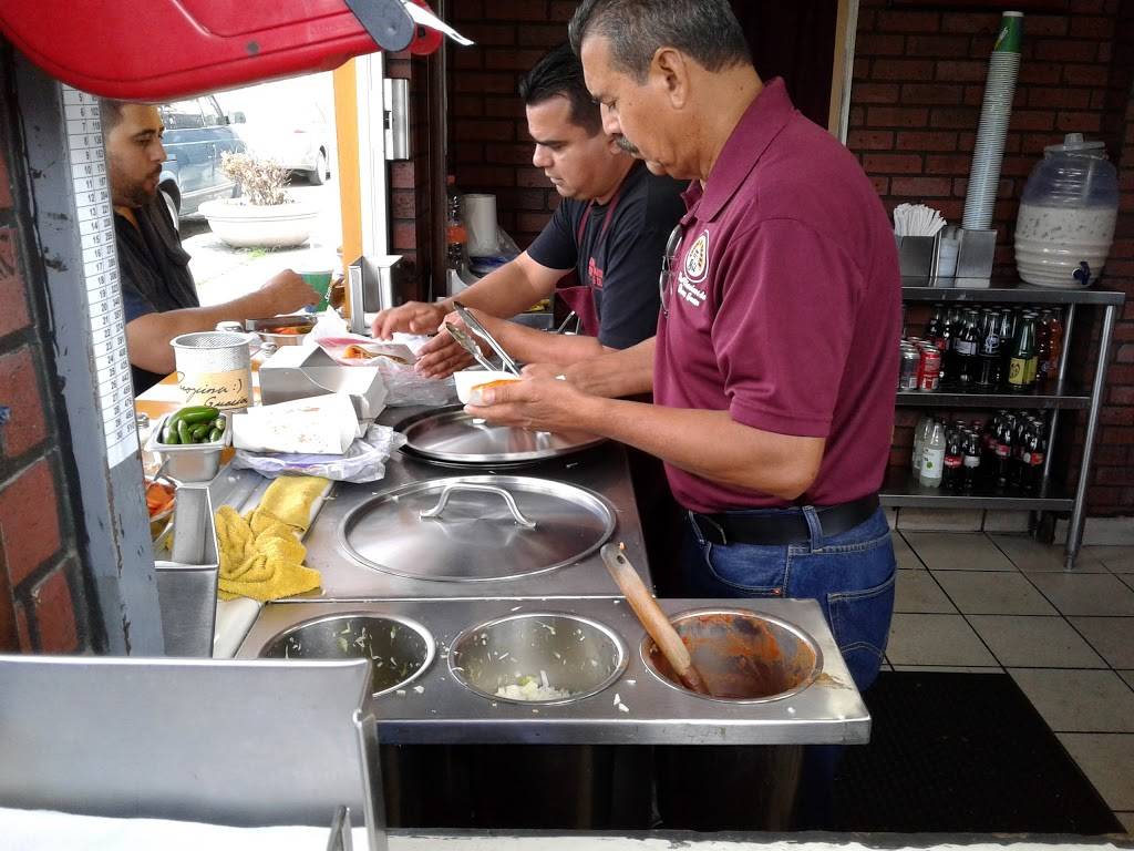 TACOS A VAPOR Gil | restaurant | Lázaro Cárdenas 602, Otay Constituyentes, 22457 Tijuana, B.C., Mexico | 016642104717 OR +52 664 210 4717