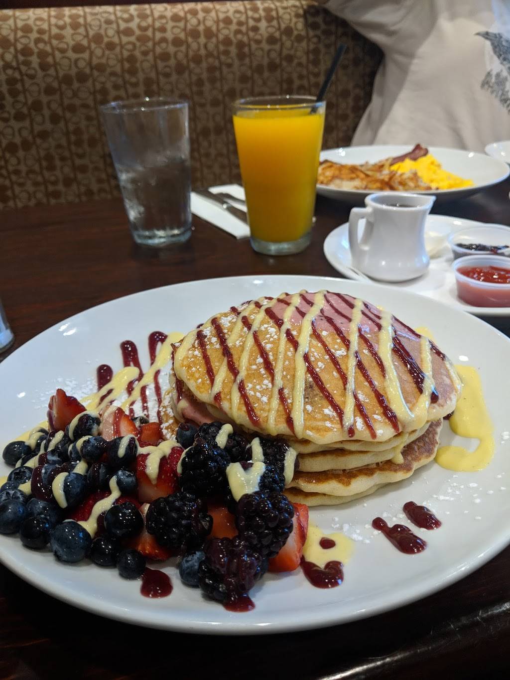 Wildberry Pancakes and Cafe | bakery | 1783 N Milwaukee Ave, Libertyville, IL 60048, USA | 8472477777 OR +1 847-247-7777