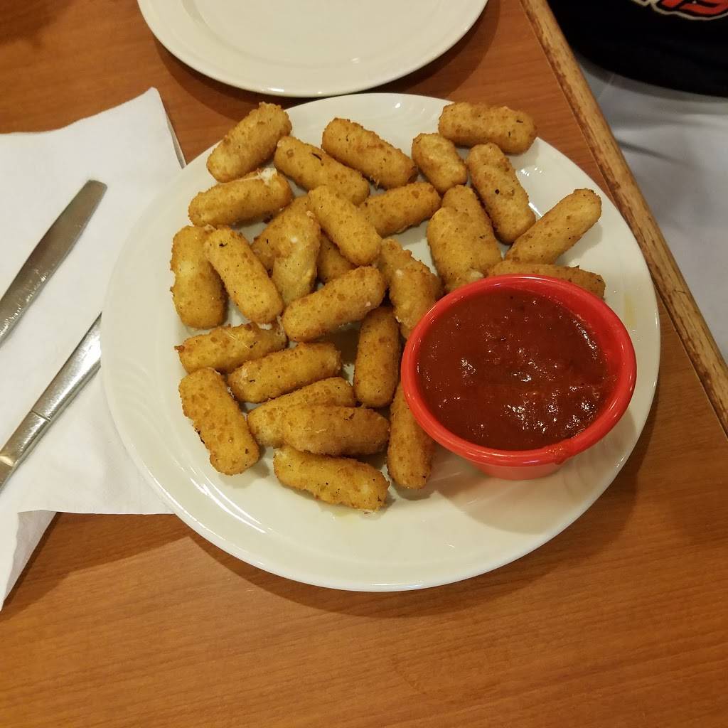 Friendlys | restaurant | 1826 Hempstead Turnpike, East Meadow, NY 11554, USA | 5167943191 OR +1 516-794-3191