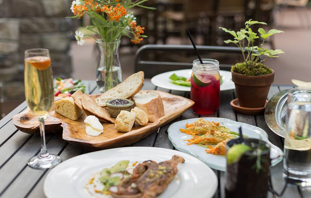 Dancing Bear Appalachian Bistro | restaurant | 137 Apple Valley Way, Townsend, TN 37882, USA | 8653362138 OR +1 865-336-2138