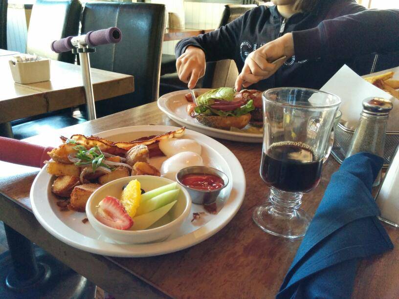 The Liberties Bar & Grill | restaurant | 998 Guerrero St, San Francisco, CA 94110, USA | 4152826789 OR +1 415-282-6789