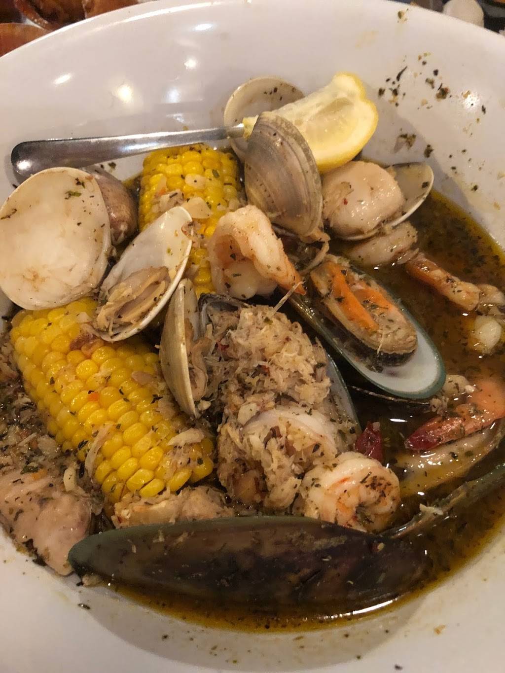 Floridas Seafood Bar & Grill | restaurant | 480 W Cocoa Beach Causeway, Cocoa Beach, FL 32931, USA | 3217840892 OR +1 321-784-0892