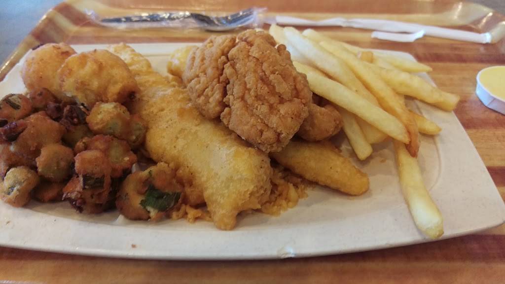 Captain Ds | restaurant | 5001 Oak St Rd, Chattanooga, TN 37416, USA | 4238923896 OR +1 423-892-3896