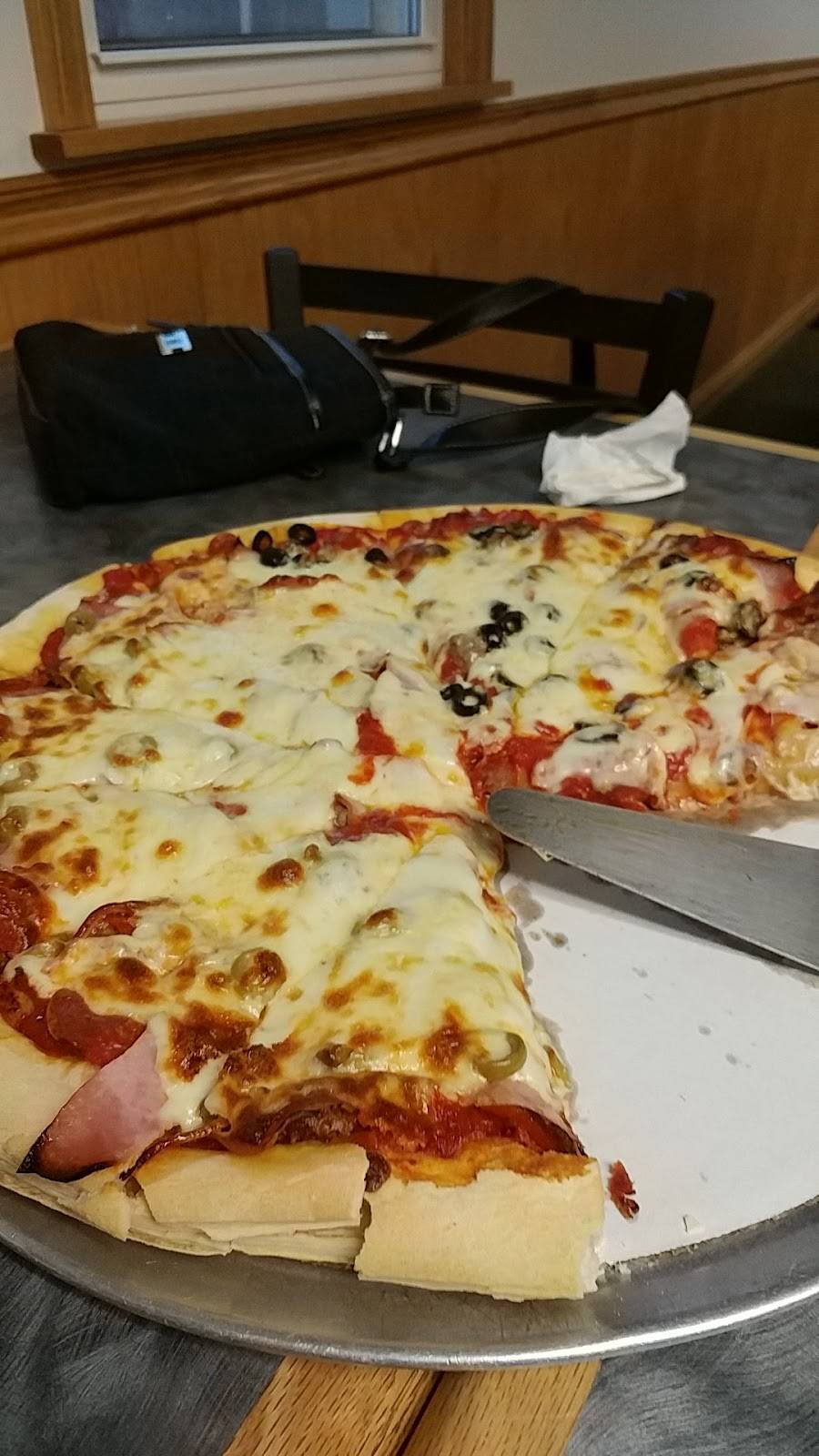 Pennfield Pizza | restaurant | 1432 Capital Ave NE, Battle Creek, MI 49017, USA | 2699649465 OR +1 269-964-9465