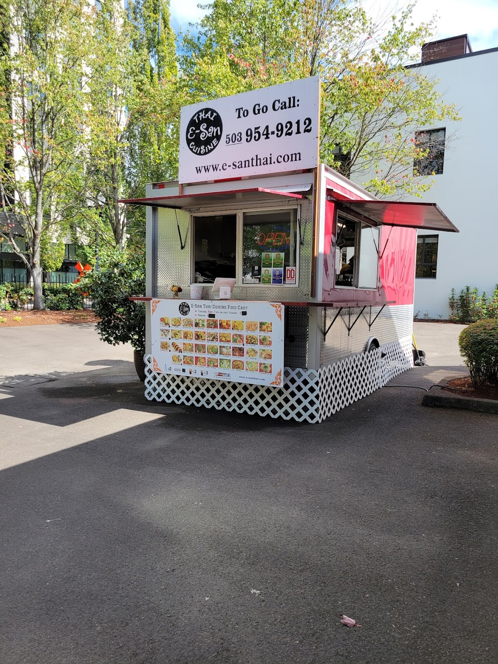 E-San Thai Cuisine food cart | restaurant | 800-830 NE Holladay St, Portland, OR 97232, USA | 5039549212 OR +1 503-954-9212