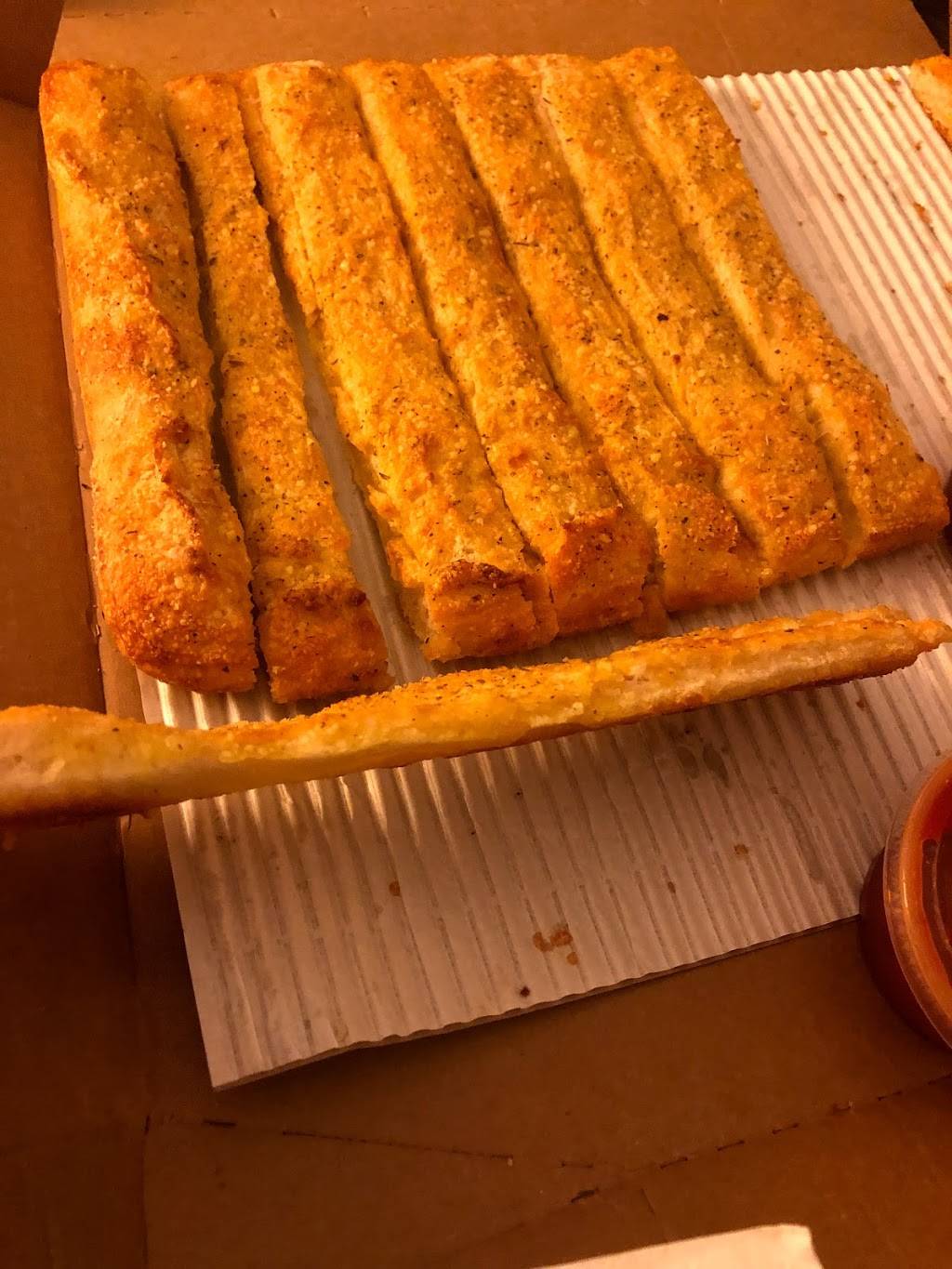 Pizza Hut | meal takeaway | 893 N Main St, Hubbard, OH 44425, USA | 3305344114 OR +1 330-534-4114