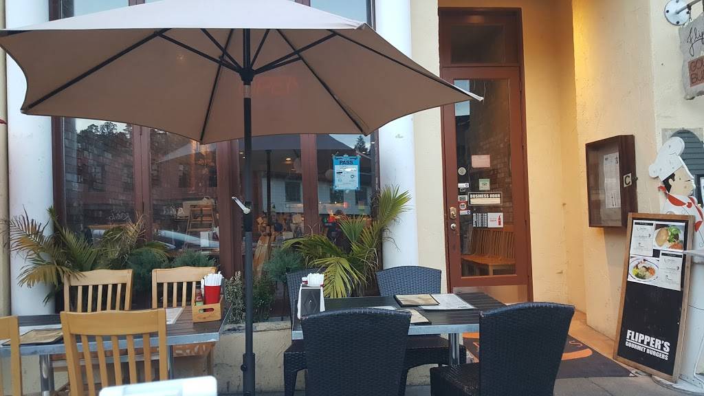 Flippers Gourmet Burgers | restaurant | 2062 Mountain Blvd, Oakland, CA 94611, USA | 5103392082 OR +1 510-339-2082