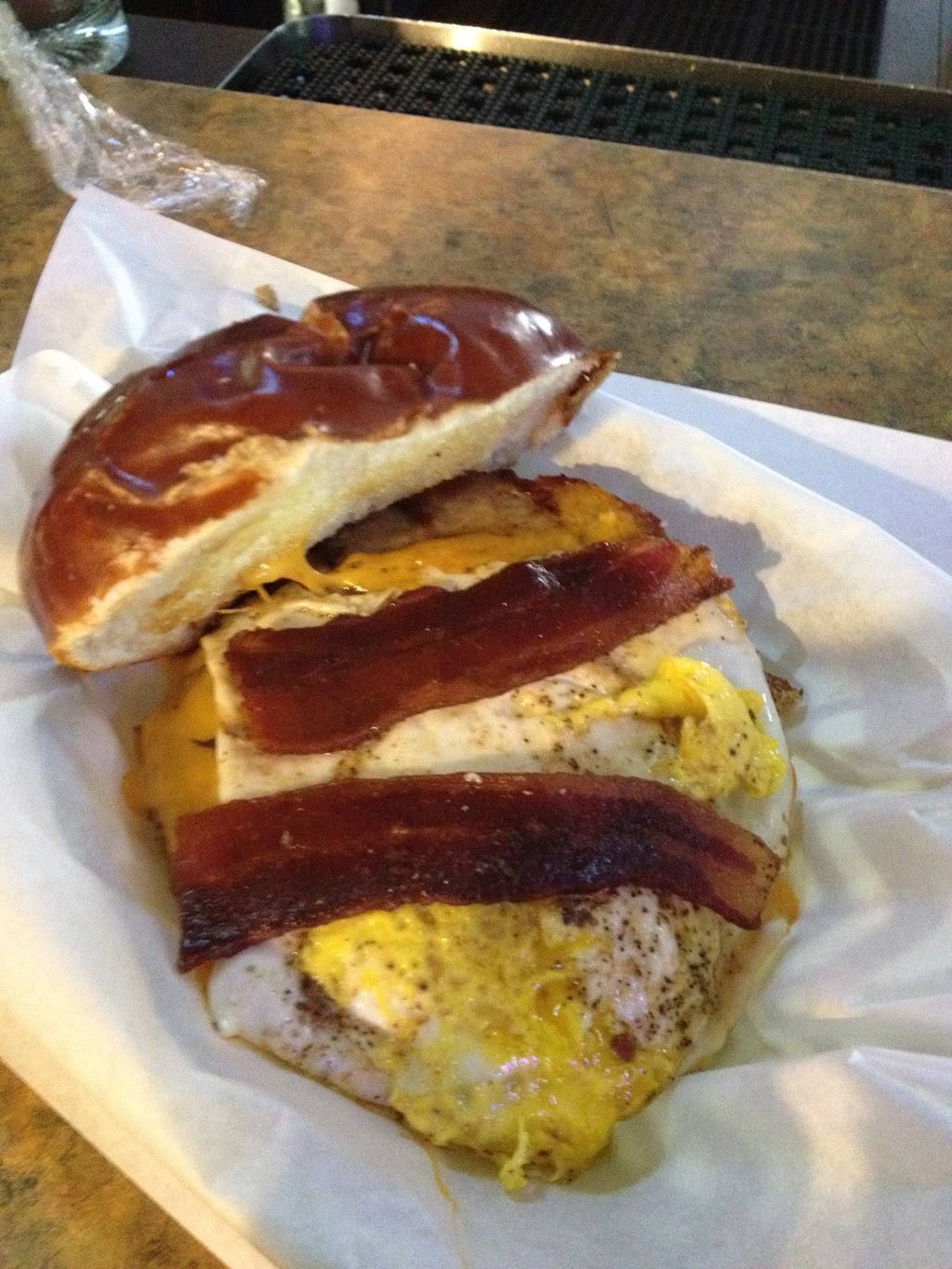 The Abbey Bar & Grill | restaurant | 303 Reid St, De Pere, WI 54115, USA | 9203367242 OR +1 920-336-7242