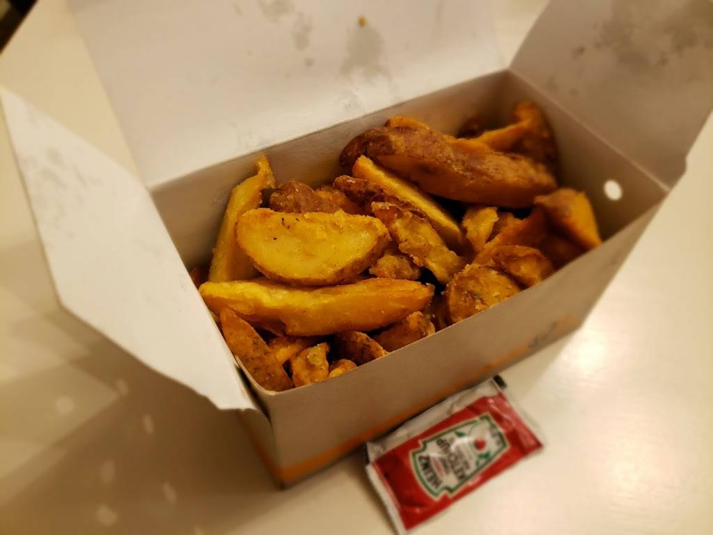 Mary Browns Chicken & Taters | restaurant | 901 Brant St Unit#3, Burlington, ON L7R 2J6, Canada | 9056341726 OR +1 905-634-1726