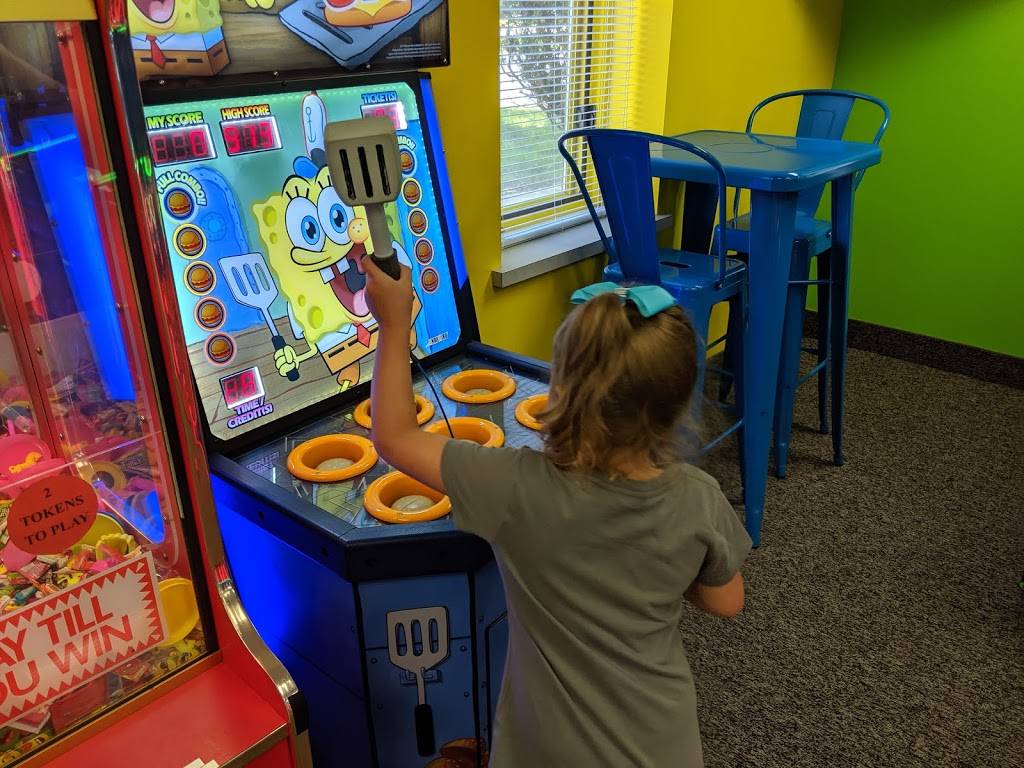 UPutt Family Fun Center | meal takeaway | 2805 N Lincoln Rd, Escanaba, MI 49829, USA | 9062337733 OR +1 906-233-7733