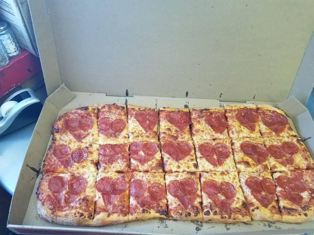 Foxs Pizza Den | restaurant | 224 Parkhill Dr, Parkhill, PA 15945, USA | 8145352456 OR +1 814-535-2456