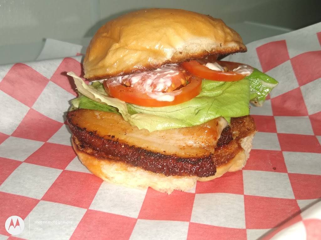 Bergstroms Burgers | restaurant | 903 US-31, Traverse City, MI 49685, USA | 2312524048 OR +1 231-252-4048