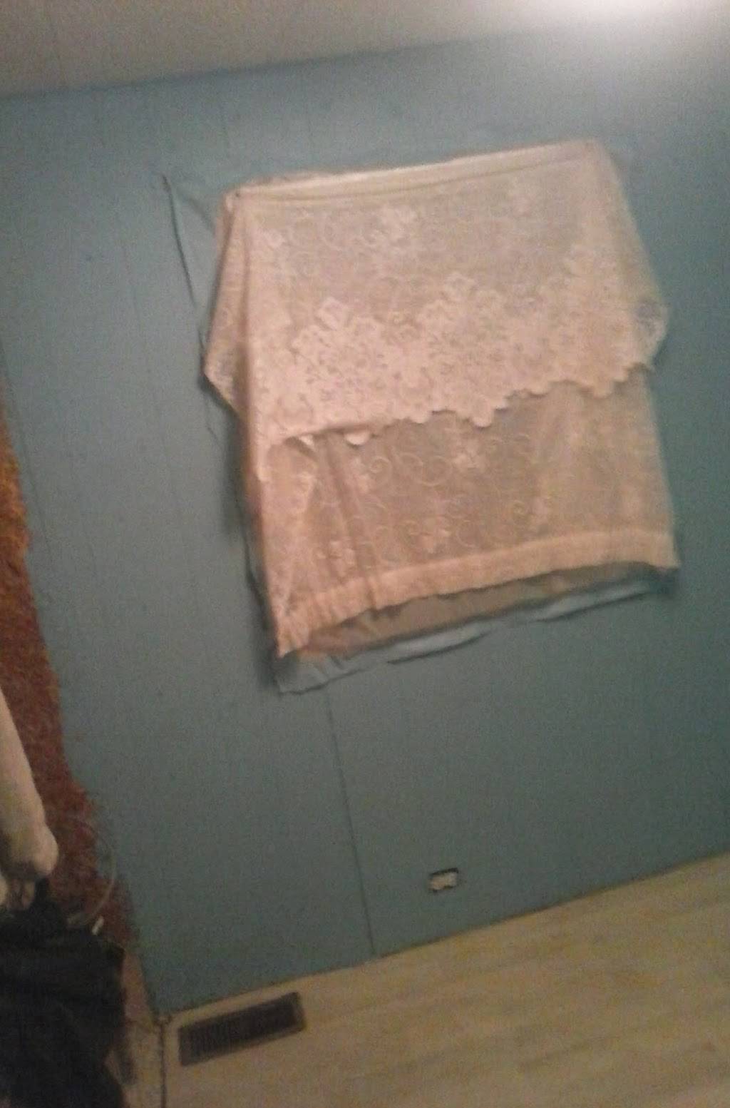 Giovannis Pizza | restaurant | 24 N Main St, Peebles, OH 45660, USA | 9375873308 OR +1 937-587-3308