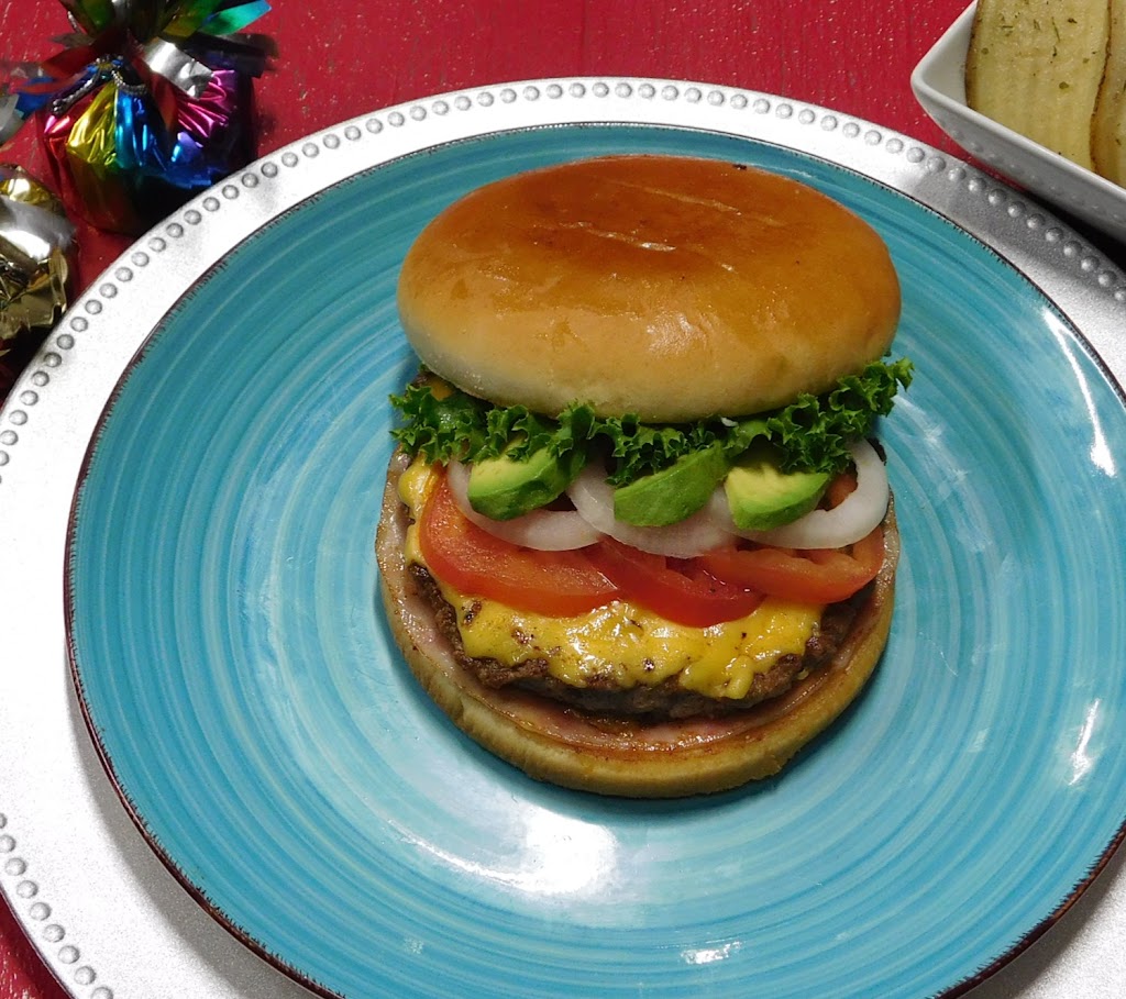 Regias Hamburguesas y Hot Dogs | meal takeaway | 1723 W Griffin Pkwy Suite A, Mission, TX 78572, USA | 9565662172 OR +1 956-566-2172