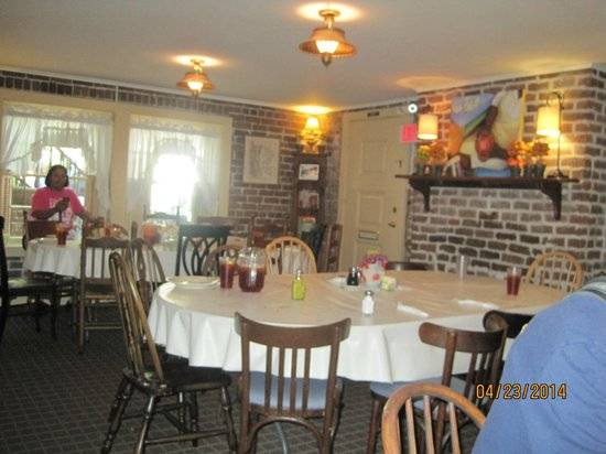 Mrs. Wilkes Dining Room | restaurant | 107 W Jones St, Savannah, GA 31401, USA | 9122325997 OR +1 912-232-5997