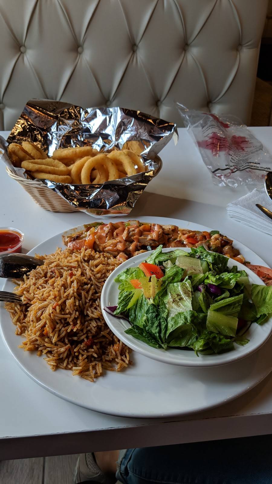 Al-Omda Dundas Lounge | restaurant | 255 Dundas St W Unit 1, Mississauga, ON L5B 1V5, Canada | 9052320112 OR +1 905-232-0112