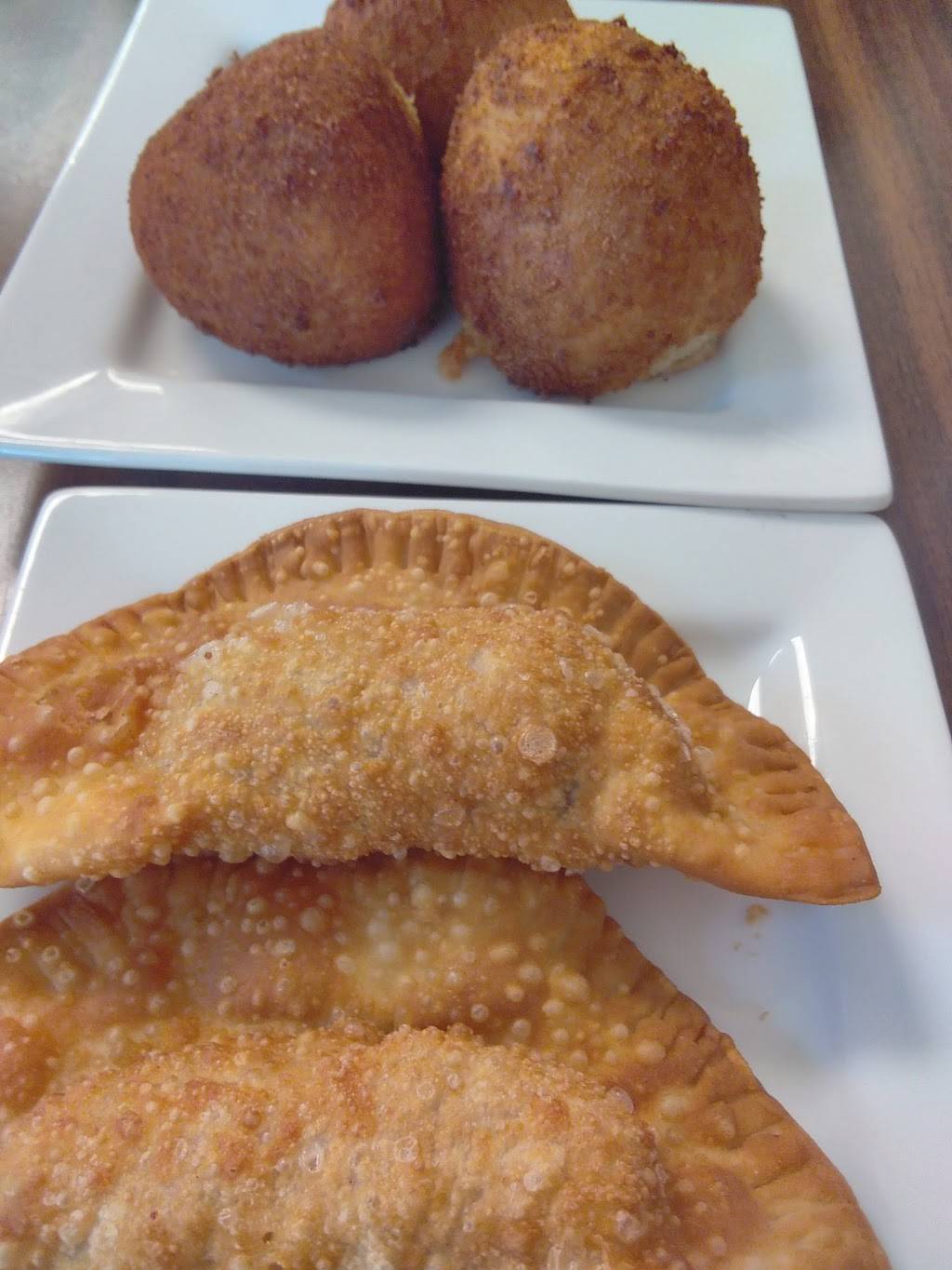 Elenas Cuban Cafe | restaurant | 2246 E Edgewood Dr, Lakeland, FL 33803, USA | 8636653333 OR +1 863-665-3333