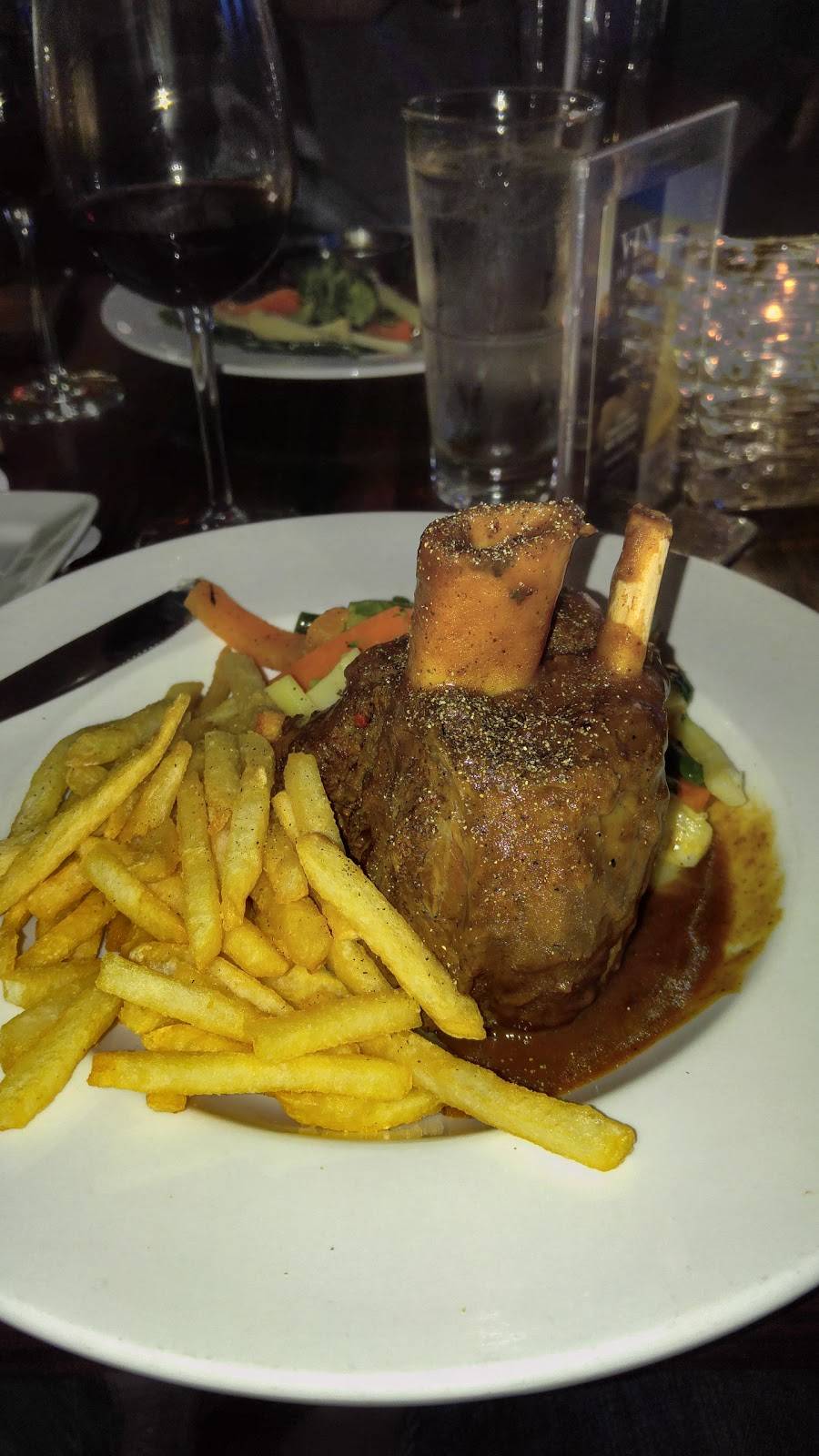 Club Touriste | restaurant | 133 Rue Victoria, Salaberry-de-Valleyfield, QC J6T 1A3, Canada | 4503735290 OR +1 450-373-5290