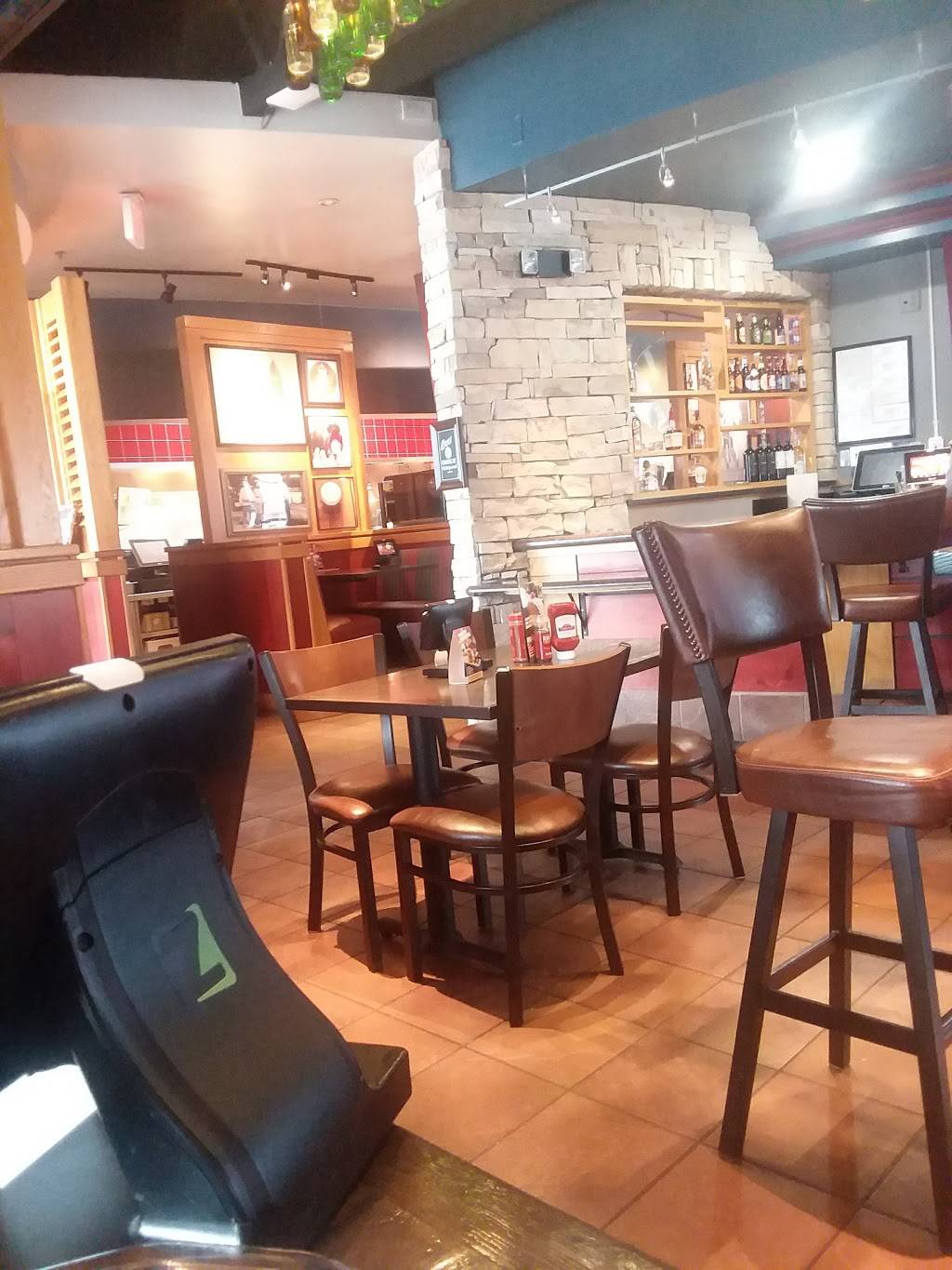 Red Robin Gourmet Burgers and Brews | restaurant | 5313 New Hope Commons Blvd Ext, Durham, NC 27707, USA | 9194194980 OR +1 919-419-4980