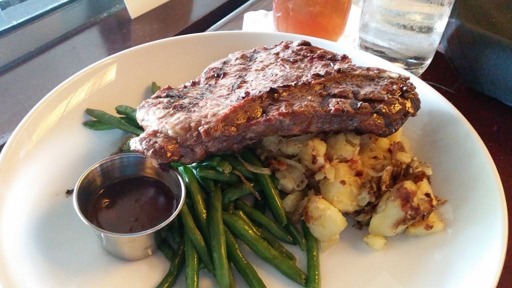 The Turf Club Bar and Grill | restaurant | 1960 Broadway, Orlando, FL 32830, USA | 4079393463 OR +1 407-939-3463