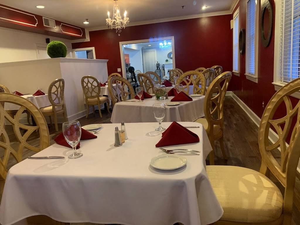 Beatrice at The Glover Restaurant | restaurant | 524 Gunter Ave, Guntersville, AL 35976, USA | 2564862351 OR +1 256-486-2351
