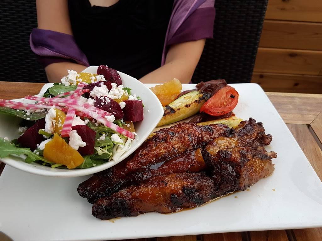 Charcoal Steak House | restaurant | 2980 King St E, Kitchener, ON N2A 1A9, Canada | 5198936570 OR +1 519-893-6570