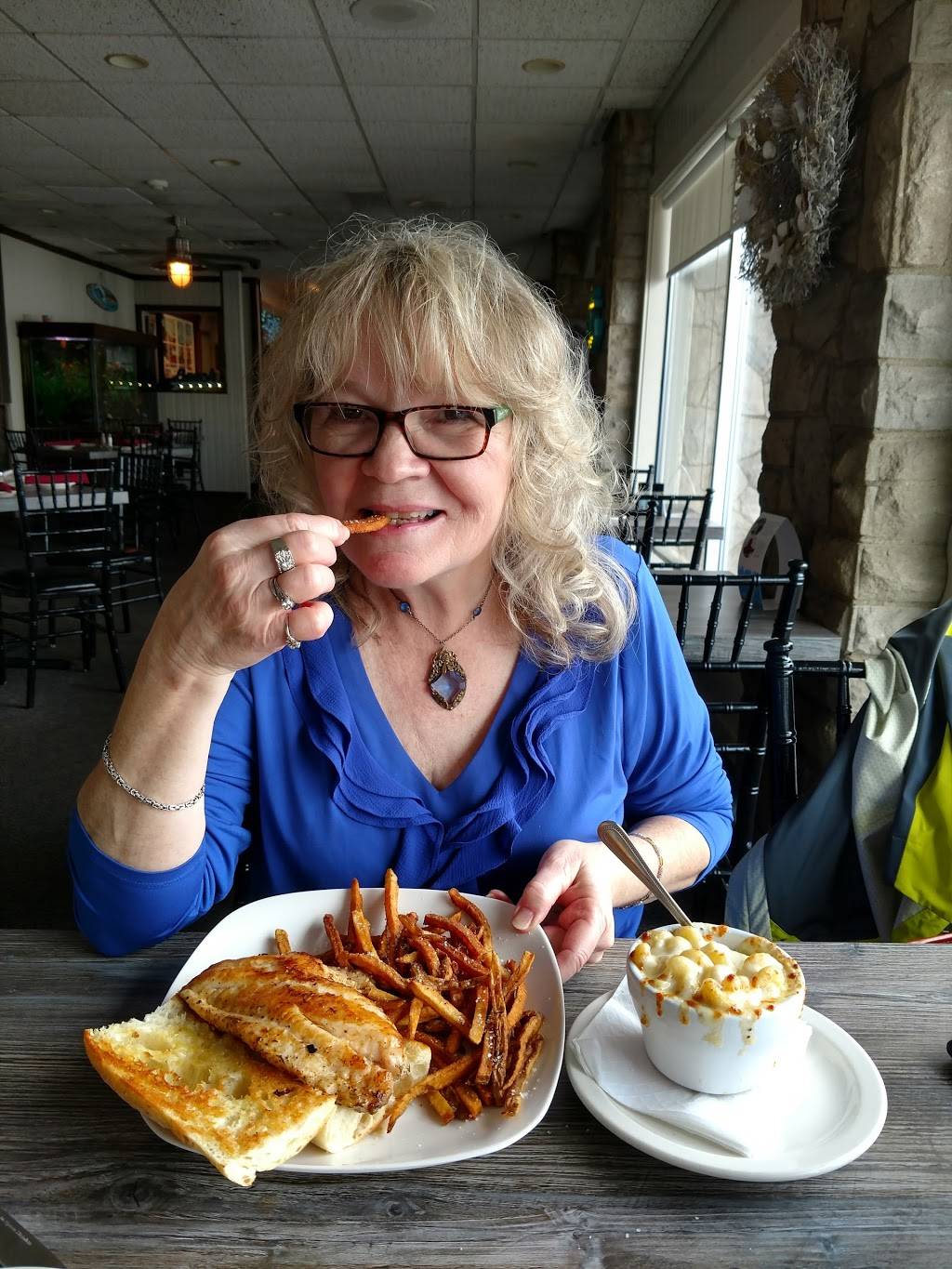 Beach House | restaurant | 2301 S Lake Shore Dr, Decatur, IL 62521, USA | 2174227202 OR +1 217-422-7202