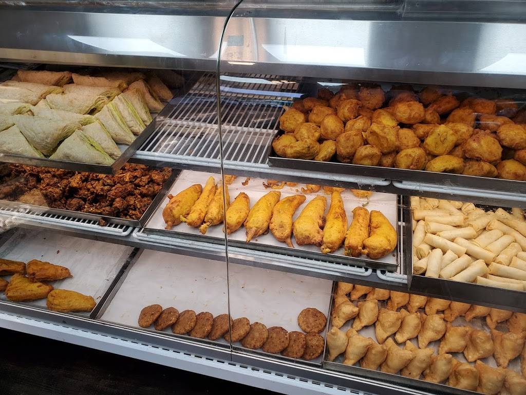 Malton Sweets & Samosa Factory | restaurant | 7052 Airport Rd, Mississauga, ON L4T 2G8, Canada | 9056732136 OR +1 905-673-2136
