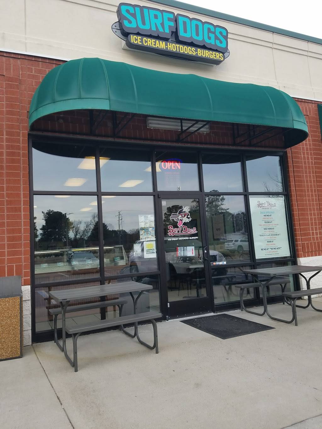 Surf Dogs | restaurant | 1464 Mt Pleasant Rd, Chesapeake, VA 23320, USA | 7578197124 OR +1 757-819-7124