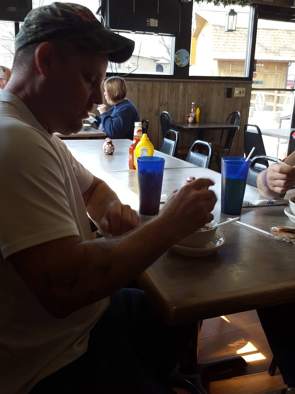 Cozy Cafe | restaurant | 633 S Main St, Hillsboro, IL 62049, USA | 2175327802 OR +1 217-532-7802