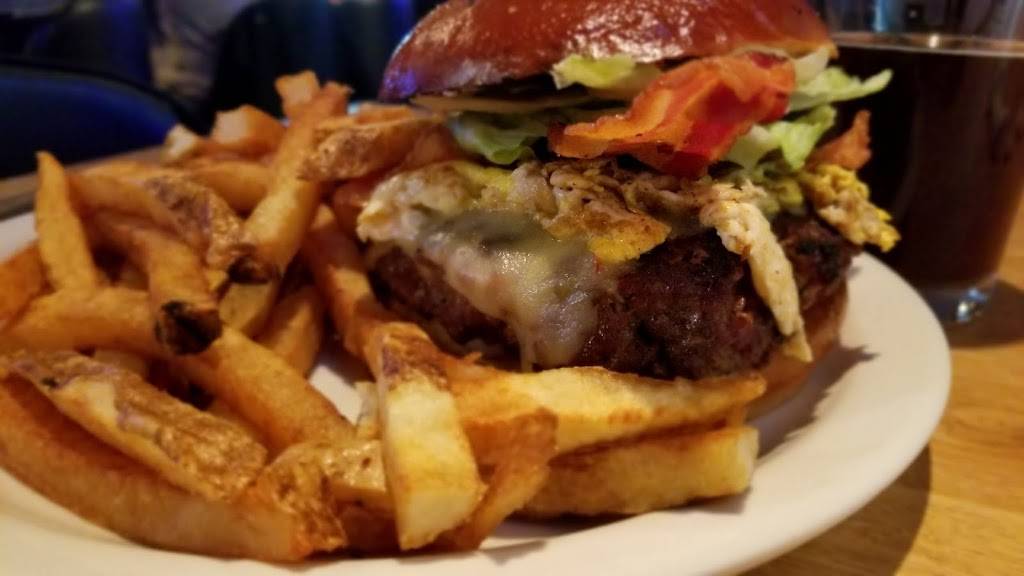 Back Burner Bar & Grill | restaurant | 870 4th Ave, Coraopolis, PA 15108, USA | 4123757755 OR +1 412-375-7755