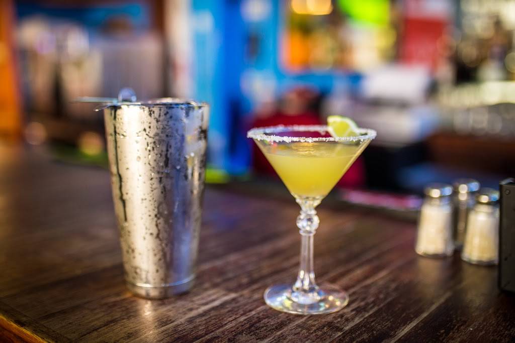 Las Lomas Tex-Mex Cantina | restaurant | 730 W Stassney Ln #130, Austin, TX 78745, USA | 5124289425 OR +1 512-428-9425