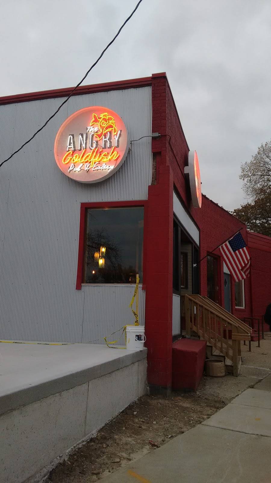 Angry Goldfish Pub & Eatery | restaurant | 2301 SW 9th St, Des Moines, IA 50315, USA | 5152882358 OR +1 515-288-2358