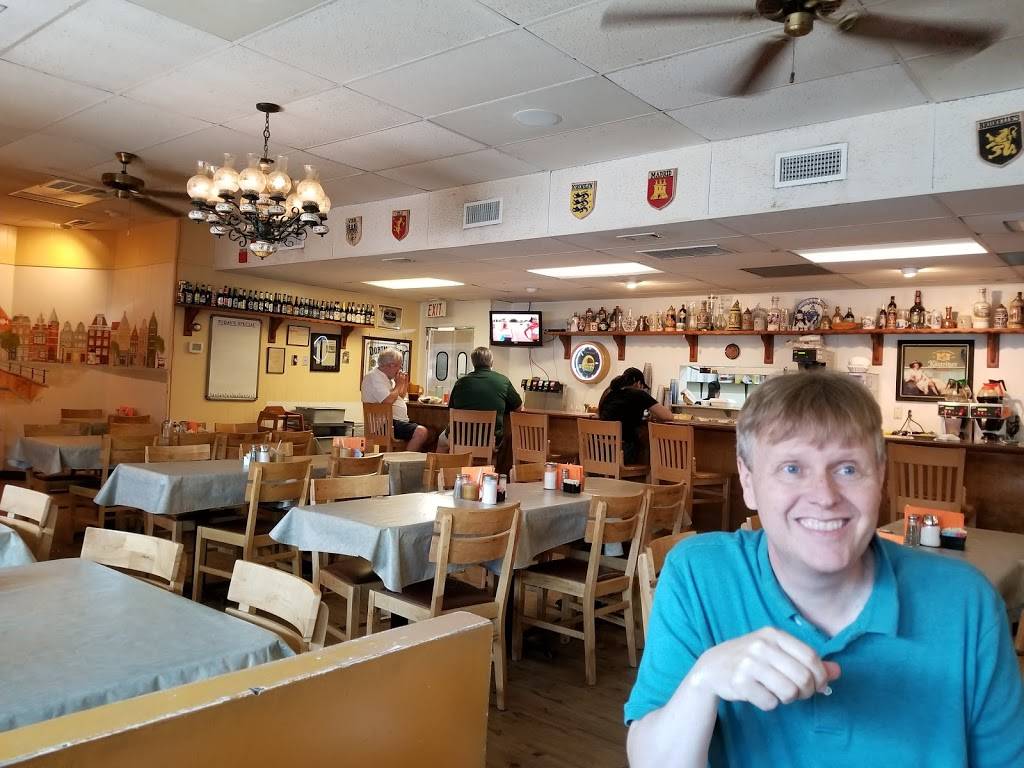 Henks European Deli & Black Forest Bakery | bakery | 5811 Blackwell St, Dallas, TX 75231, USA | 2149879090 OR +1 214-987-9090