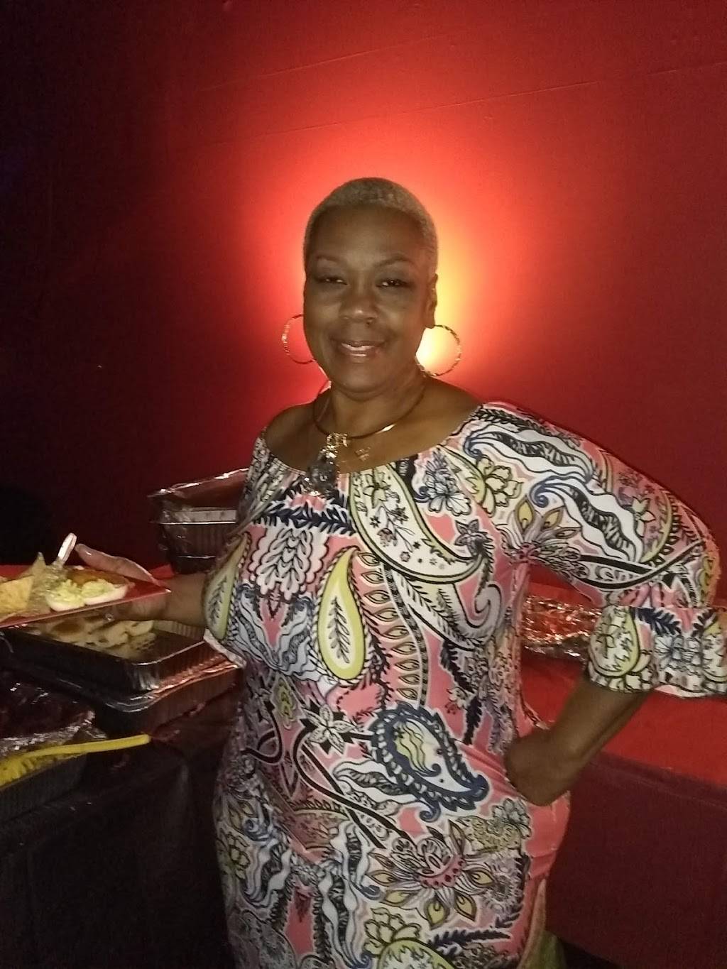 Sneaky Petes Hot Dogs | restaurant | 7070 Aaron Aronov Dr, Fairfield, AL 35064, USA | 2057867524 OR +1 205-786-7524