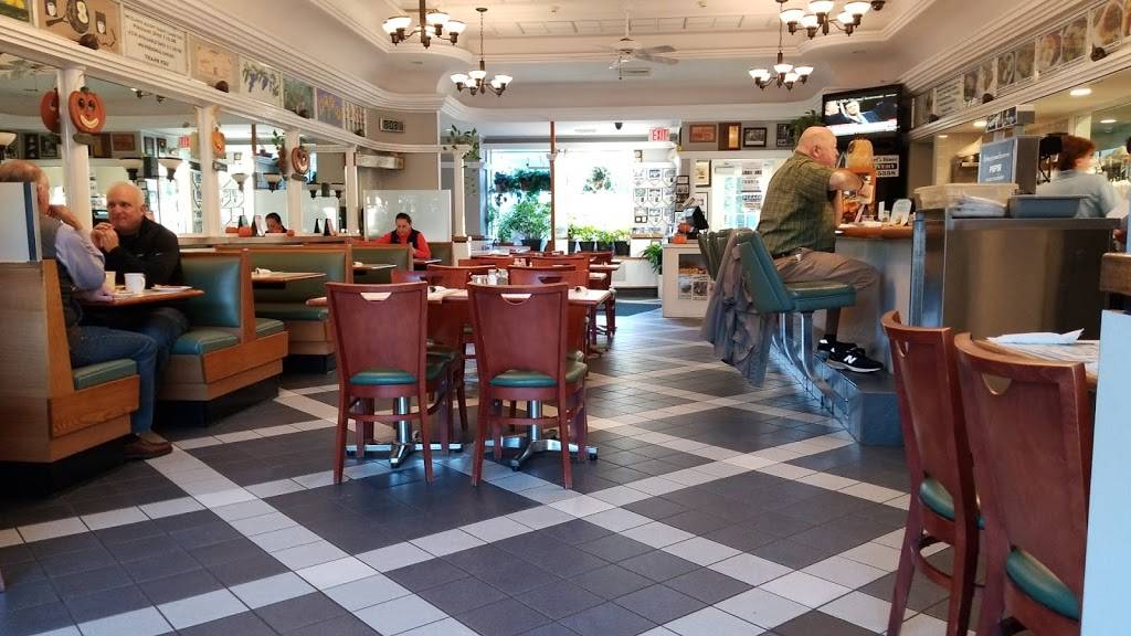 Dimitris Diner | restaurant | 16 Prospect St, Ridgefield, CT 06877, USA | 2034385338 OR +1 203-438-5338