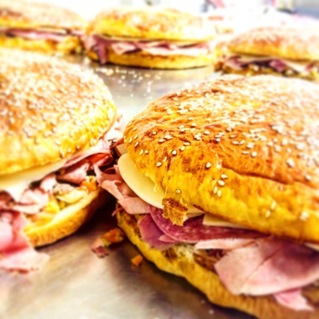 Ginos Italian Grill & Bar | restaurant | 8389 Mayfield Rd, Chesterland, OH 44026, USA | 4406884483 OR +1 440-688-4483