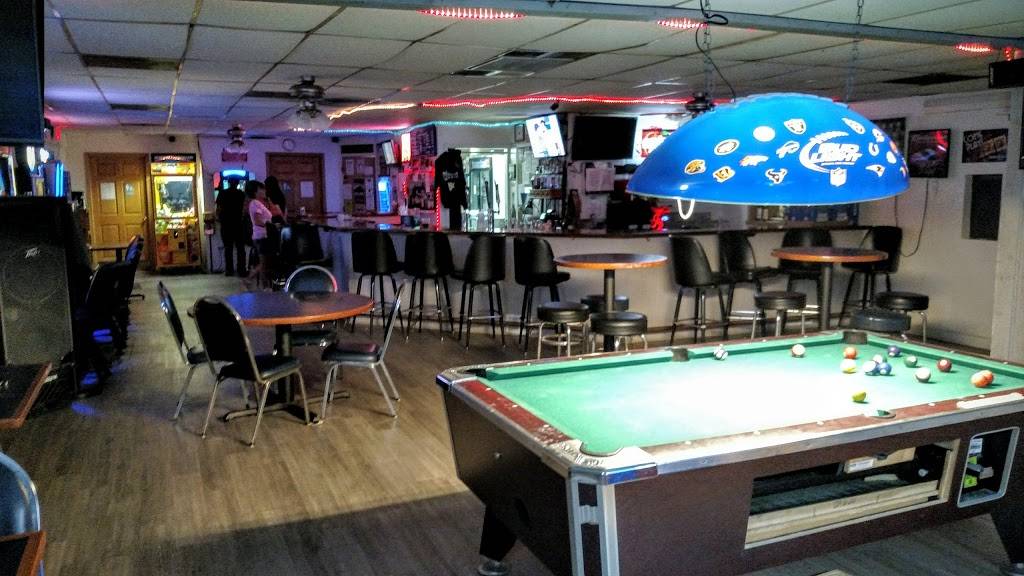 Shooters Bar & Grill | restaurant | 215 S Tanner St, Rantoul, IL 61866, USA | 2178930077 OR +1 217-893-0077