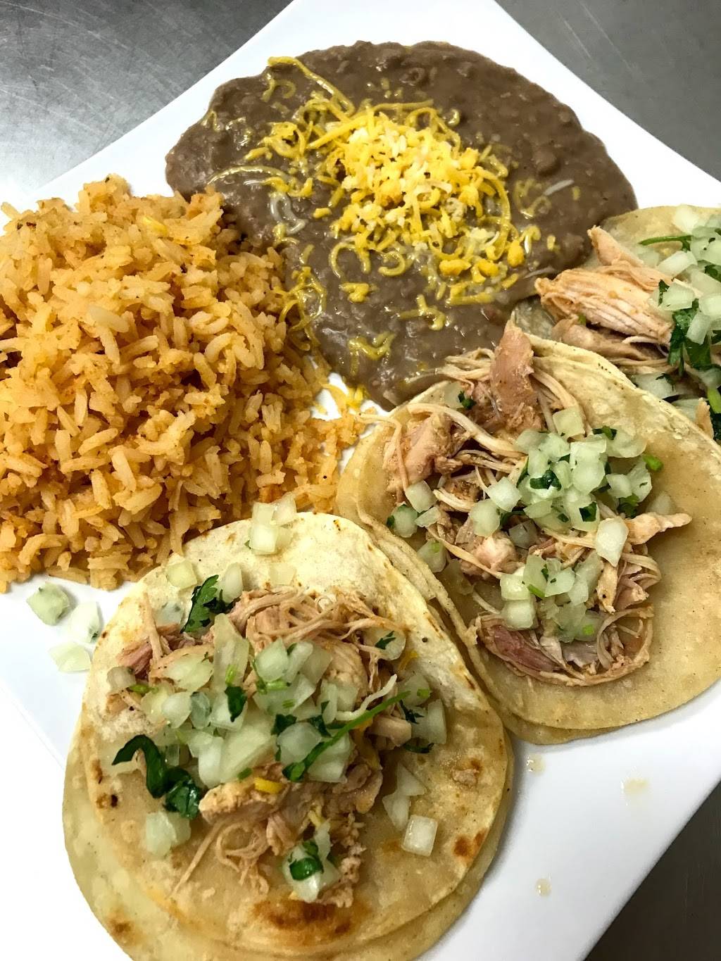 Salsero Loco | restaurant | 17928 Wika Rd, Apple Valley, CA 92307, USA | 7602427533 OR +1 760-242-7533