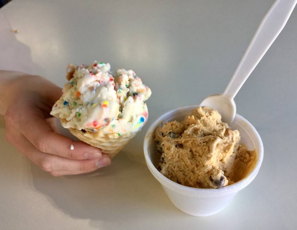 Downtown Sandwich & Ice Cream | meal takeaway | 100 10th Ave, Menominee, MI 49858, USA | 9068642376 OR +1 906-864-2376