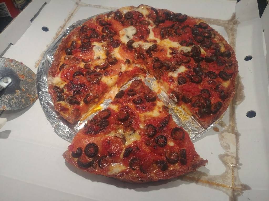 Lou Malnatis Pizzeria - Carry Out | meal delivery | 1048 Commons Dr, Geneva, IL 60134, USA | 6302081600 OR +1 630-208-1600