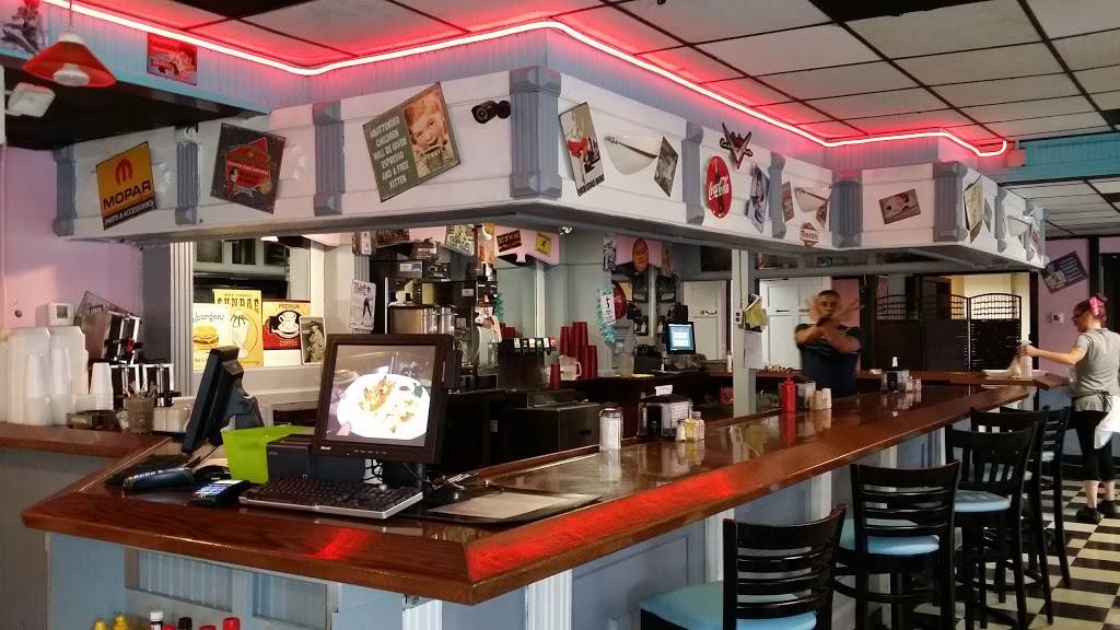 Old Time Diner | restaurant | 1350 W N Blvd, Leesburg, FL 34748, USA | 3528054250 OR +1 352-805-4250