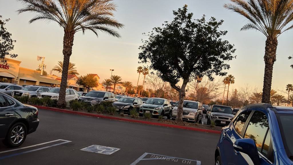 Granada Village | shopping mall | 10823 Zelzah Ave, Granada Hills, CA 91344, USA | 2135532200 OR +1 213-553-2200