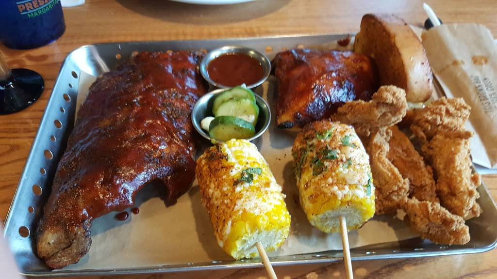 Chilis Grill & Bar | restaurant | 3451 Tower Rd, Aurora, CO 80011, USA | 3033751550 OR +1 303-375-1550