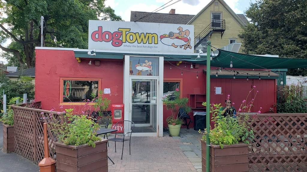 Dogtown | restaurant | 691 Monroe Ave, Rochester, NY 14607, USA | 5852716620 OR +1 585-271-6620